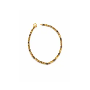 Goldene Gliederkette mit elegantem S-Hakenverschluss auf weißem Hintergrund. Ideal als stilvolles Schmuckstück.