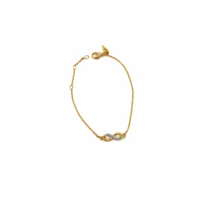 Goldarmband mit Unendlichkeitszeichen und kleinen Diamanten, elegantes Schmuckdesign für besondere Anlässe.