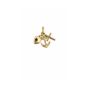 Goldener Anhänger mit Herz, Anker und Kreuz Symbolen auf weißem Hintergrund. Schmuckstück für Glauben, Liebe und Hoffnung.