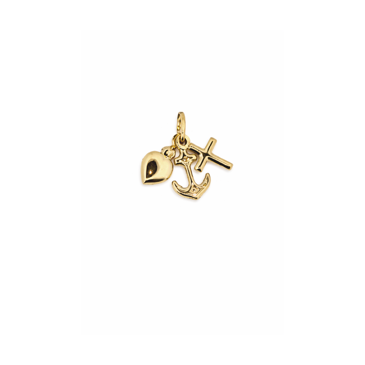 Goldener Anhänger mit Herz, Anker und Kreuz Symbolen auf weißem Hintergrund. Schmuckstück für Glauben, Liebe und Hoffnung.