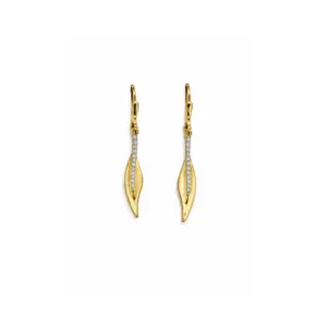 Goldohrringe mit funkelnden Diamantakzenten, elegantes Blattdesign, perfekte Ergänzung für stilvolle Outfits.