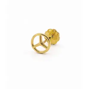 Goldene runde Ohrringe mit Peace-Symbol, elegant und minimalistisch für stilvolle Modeaccessoires.